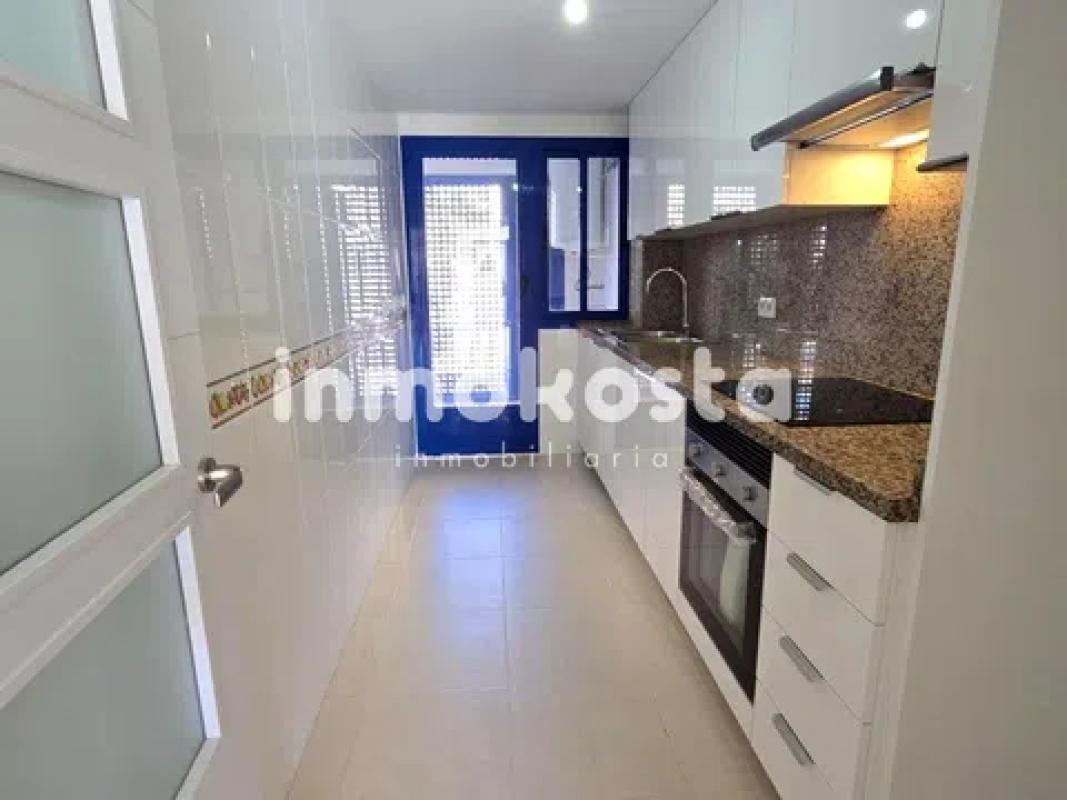 Sale of apartment in Calle Llebeig, La Villajoyosa / Vila Joiosa
photo 2
