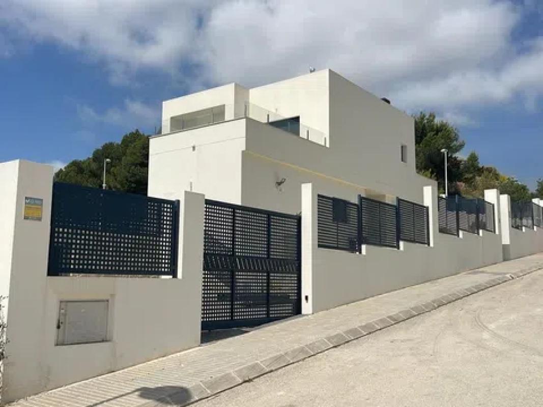 Sale of independent chalet in Avenida D' Escandinavia, Alfaz del Pi
photo 3