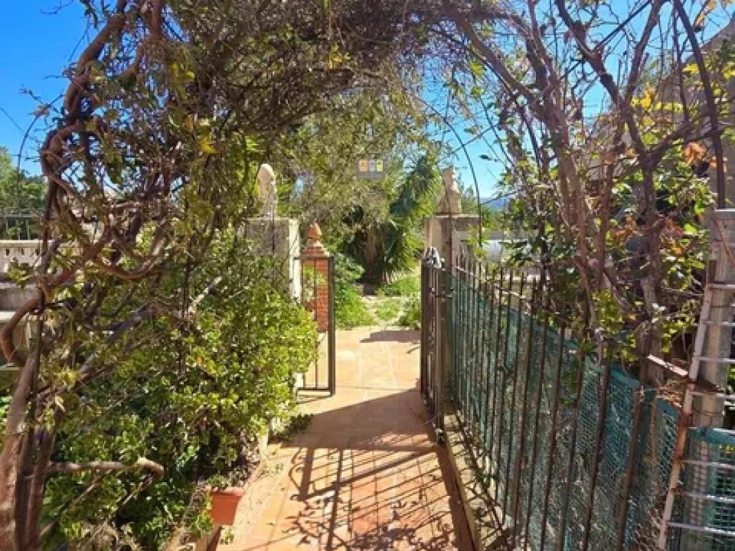 Sale of independent chalet in Relleu, Relleu
photo 2