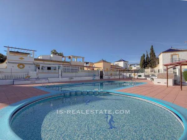 Chalet pareado photo 1