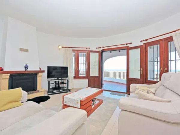 Casa independiente en avenida Rafol thumbnail 2