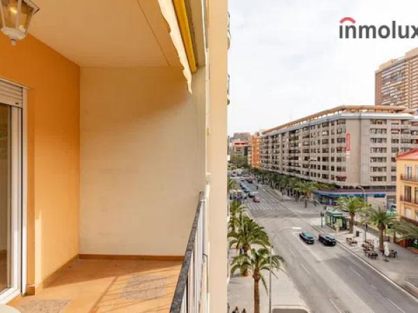 Продажа квартиры на Avenida de la Estacion, Аликанте / Алакант
 photo 1