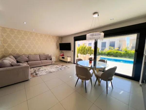 Chalet independiente en venta en Avenida del Salvador, 55, Rojales
thumbnail 2