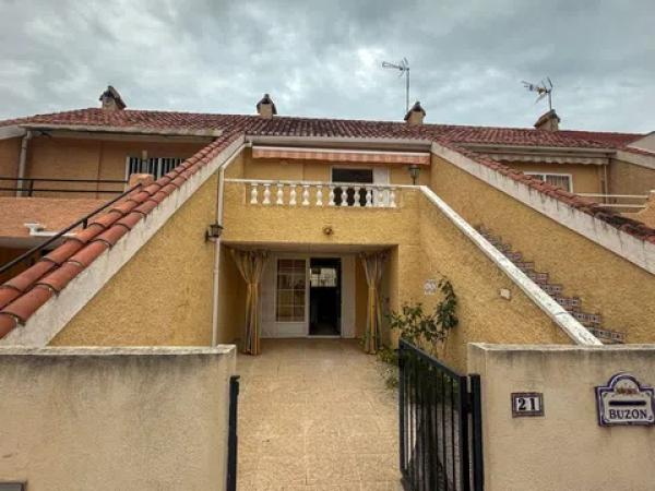 Chalet independiente en venta en Barrio Zona Lago - Los Almendros, Orihuela
photo 1