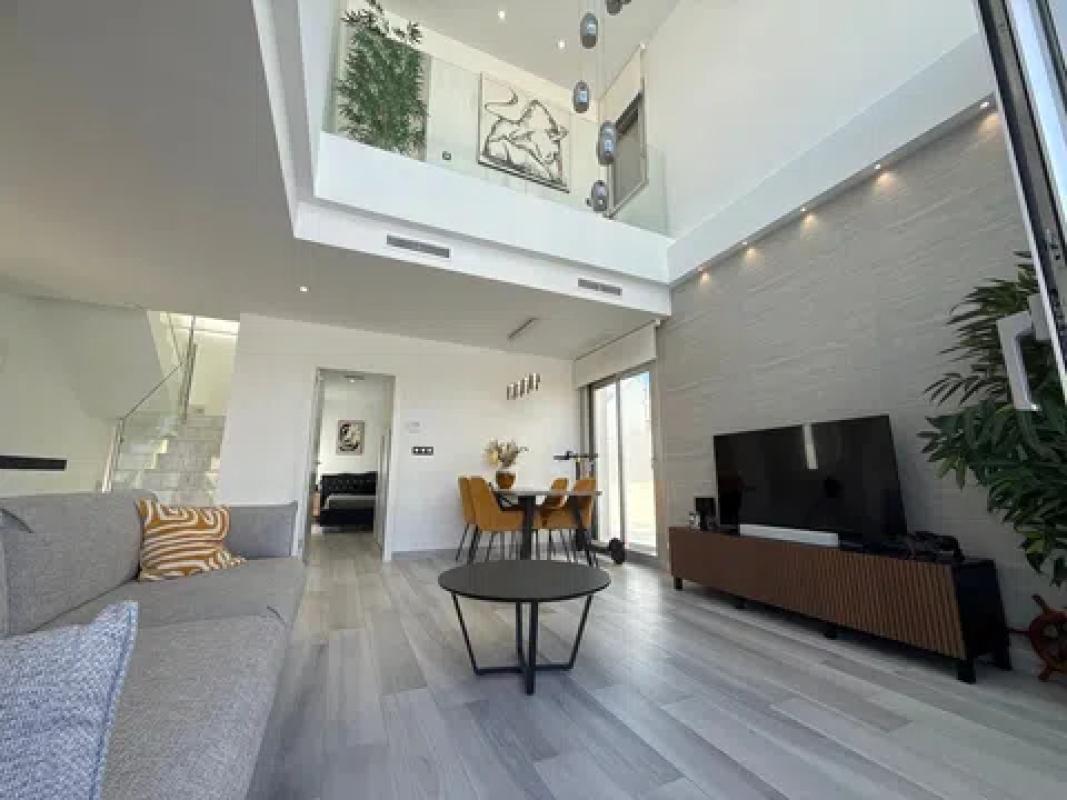 Sale of independent chalet in Barrio Lomas de Cabo Roig, Orihuela
photo 4