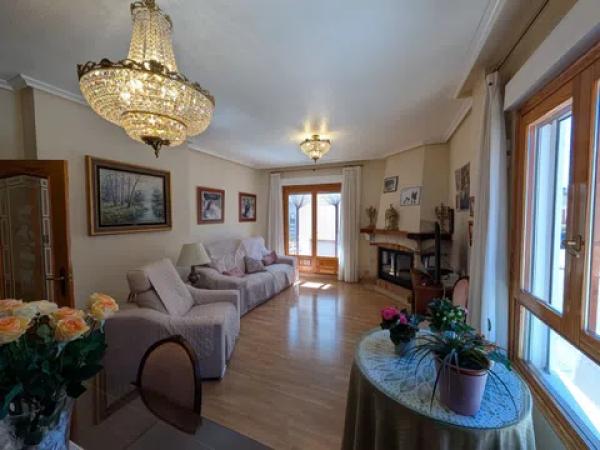 Chalet pareado en calle Petrel photo 3