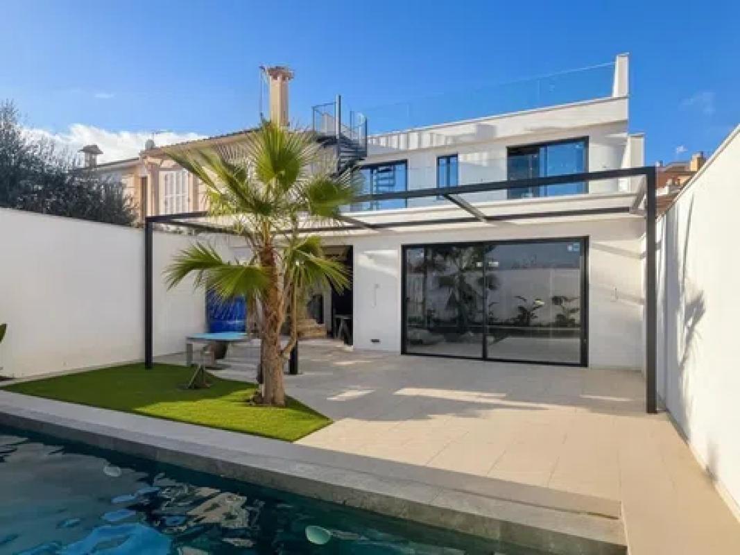 Sale of independent chalet in Calle Josep Ventanyol, 3, Palma de Mallorca
photo 1