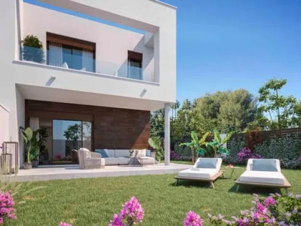Chalet pareado en calle Carmen Hermosin Bono, 59 thumbnail 1
