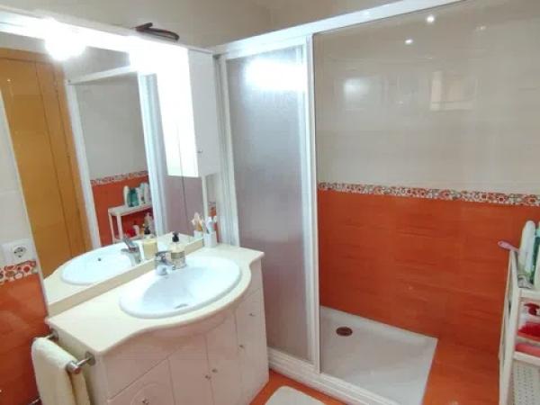 Sale of flat in Avenida de Germanies, El Campello
 photo 4