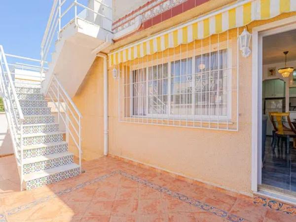 Chalet adosado en calle Moncayo photo 1