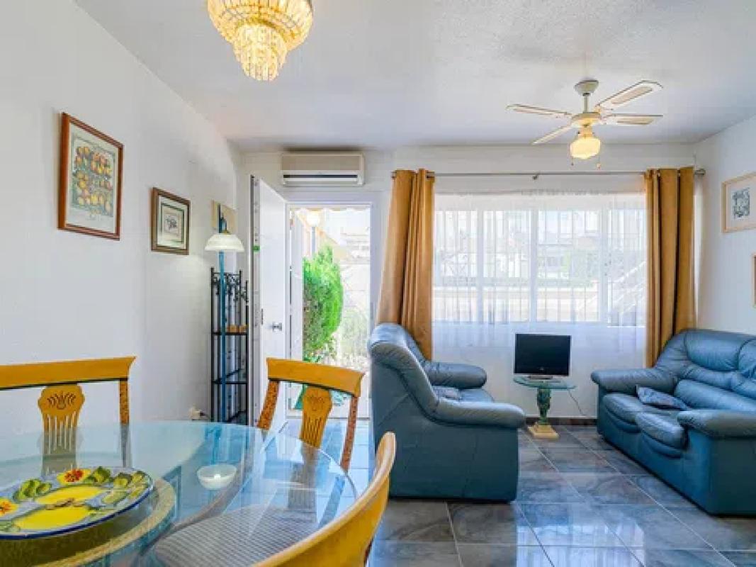 Sale of townhouse in Calle Moncayo , Torrevieja photo 2