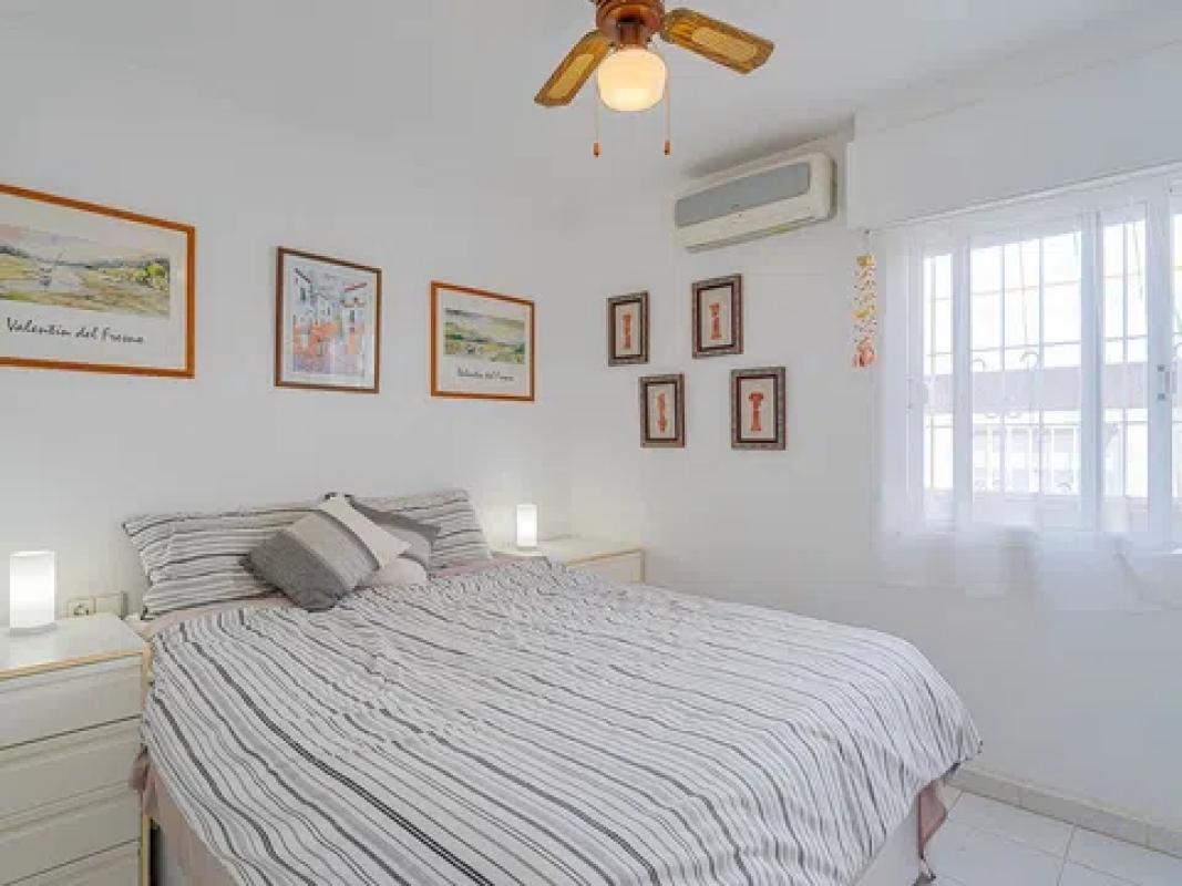 Sale of townhouse in Calle Moncayo , Torrevieja photo 4