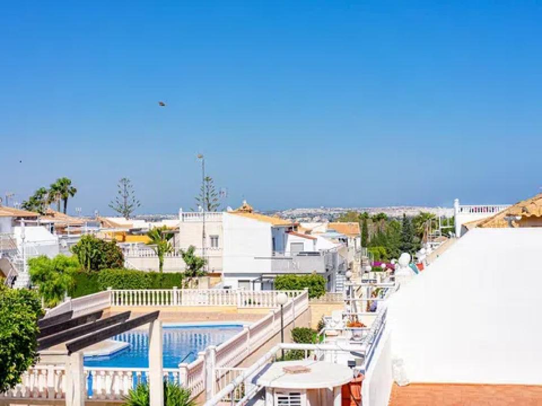 Sale of townhouse in Calle Moncayo , Torrevieja photo 5
