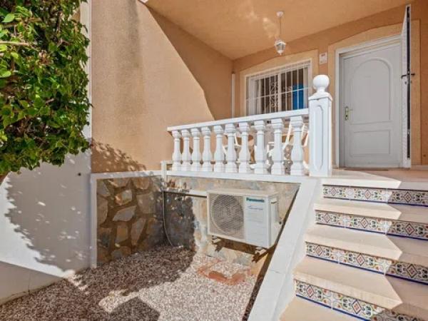Chalet adosado photo 2
