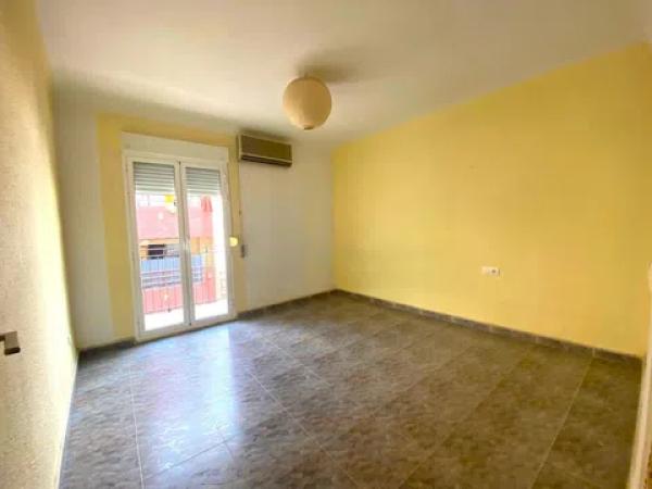 Sale of flat in Barrio Carolinas Altas, Alicante
thumbnail 1