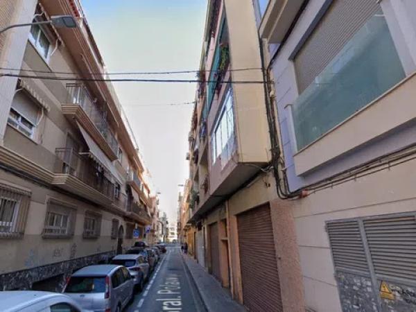 Sale of flat in Barrio Carolinas Altas, Alicante
 photo 2