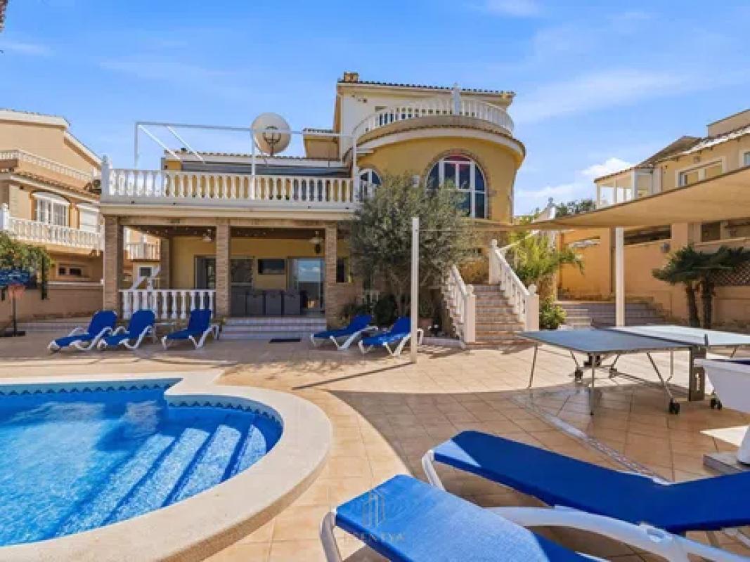 Sale of independent chalet in Calle de Bèlgica, Gran Alacant
photo 1