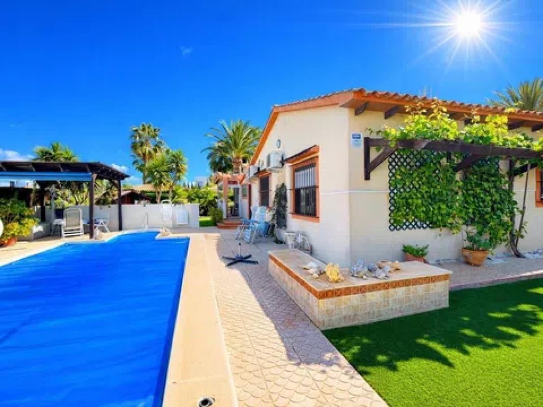 Venta de chalet independiente en Barrio Cabo Roig, Orihuela
 photo 2