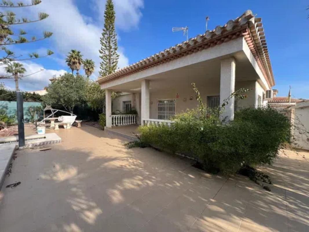Venta de chalet independiente en Barrio La Zenia, Orihuela
photo 1