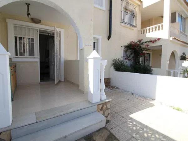 Chalet adosado en CL Canarias photo 2