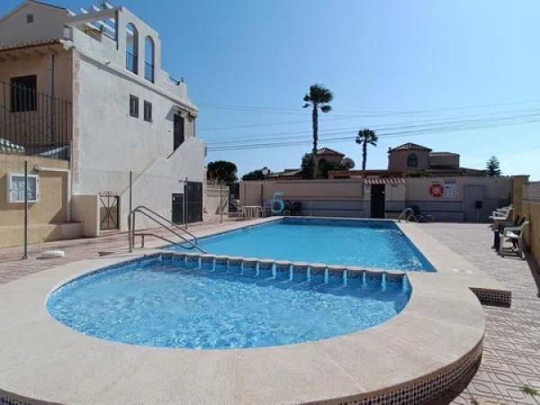 Chalet independiente en venta en Barrio La Siesta - El Salado - Torreta, Torrevieja
 photo 2