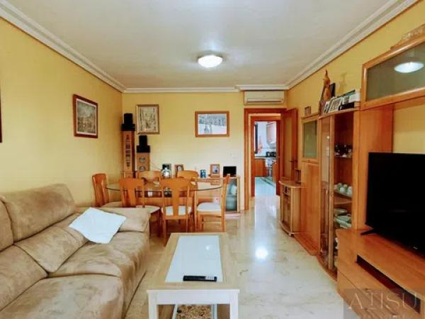 Sale of flat in Calle del Secretario Juan Antonio Baldovi, Benidorm
photo 1