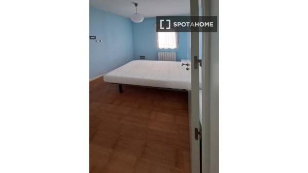 Habitación en piso compartido en madrid. photo 1