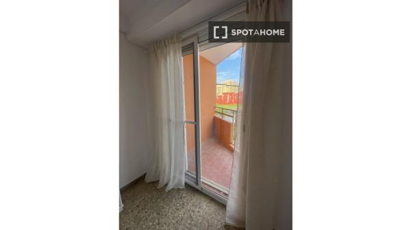 Habitación en piso compartido en alquiler en Benimámet, Valencia. photo 4