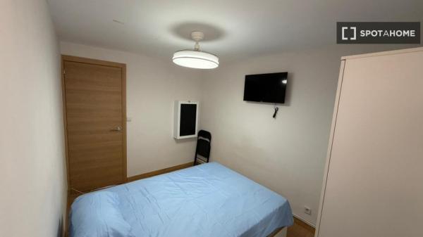 Habitación en piso compartido en alquiler en Arcos, Madrid. photo 1