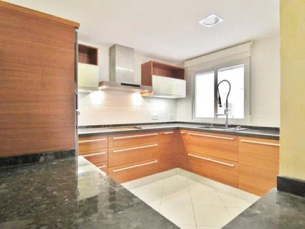 Sale of flat in Barrio Ensanche-Diputación, Alicante
thumbnail 2