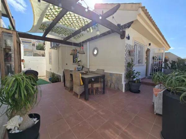 Chalet adosado en calle Sierra de Tentudia thumbnail 2