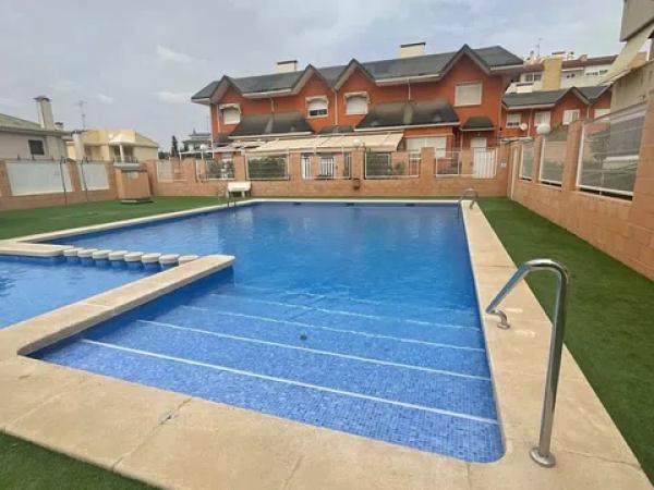 Chalet adosado photo 1