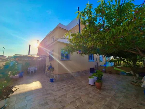 Chalet adosado en calle Hijar photo 1