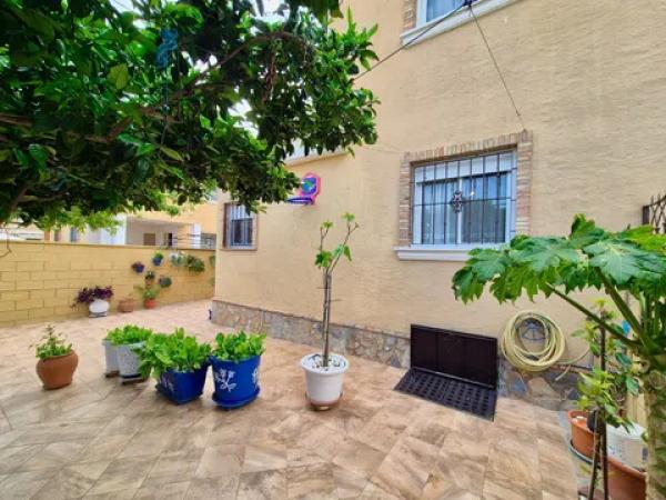Chalet adosado en calle Hijar thumbnail 2