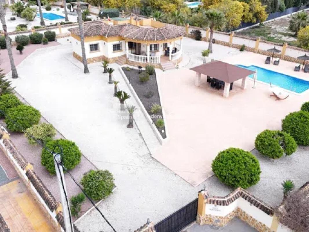 Продажа отдельного шале в Calle Santa Águeda, Катрал photo 1