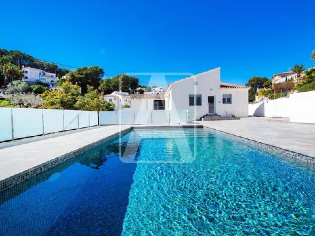 Venta de chalet independiente en Cala Advocat - Baladrar, Benissa
photo 1