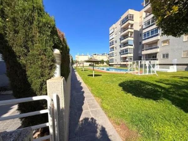 Chalet adosado en calle Argolidas, 26 photo 1