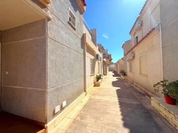 Chalet adosado en calle Argolidas, 26 photo 4