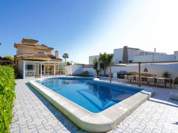 Independent chalet for sale in Barrio Los Balcones - Los Altos del Edén, Torrevieja
photo 1