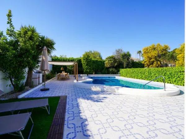 Independent chalet for sale in Barrio Los Balcones - Los Altos del Edén, Torrevieja
thumbnail 1