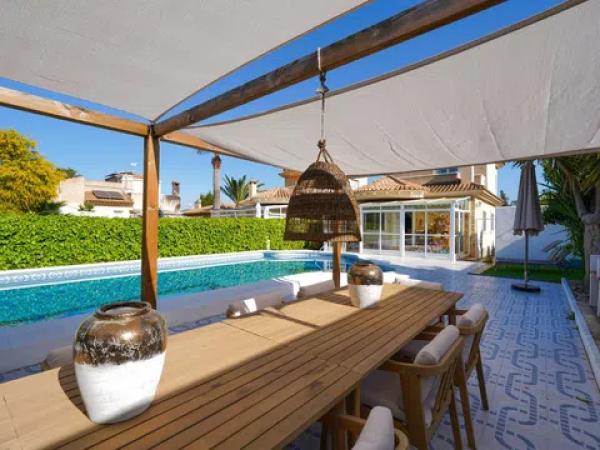 Independent chalet for sale in Barrio Los Balcones - Los Altos del Edén, Torrevieja
 photo 4