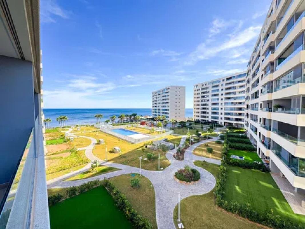 Sale of apartment in Calle Ciclon, Torrevieja
photo 3
