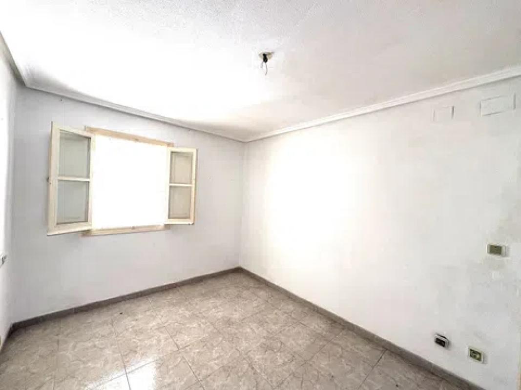 Venta de piso en OLEGARIO DOMARCO SELLER, Elche / Elx
photo 5