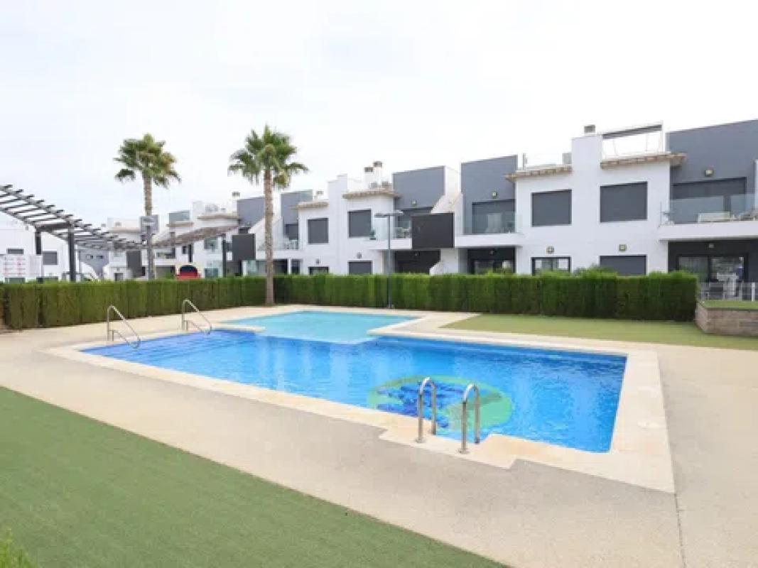 Sale of apartment in Calle Comunidad Catalana, Pilar de la Horadada
photo 2