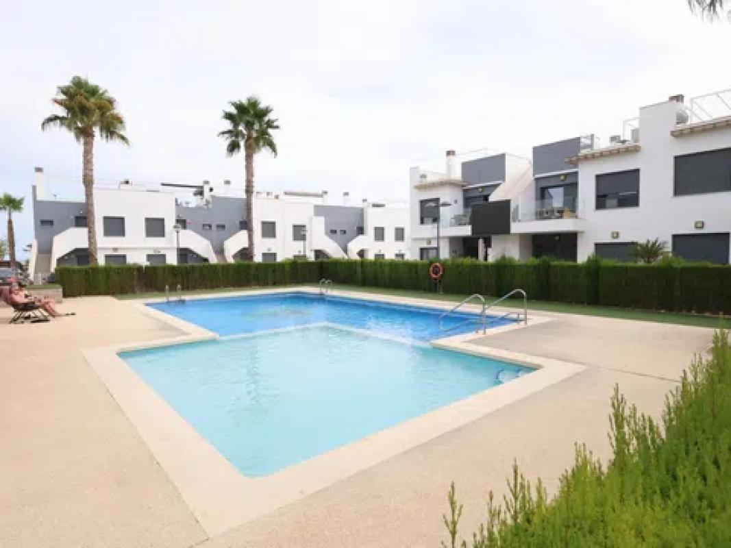 Sale of apartment in Calle Comunidad Catalana, Pilar de la Horadada
photo 3