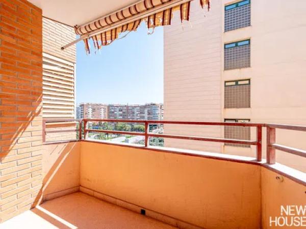Продажа квартиры на Avenida Esportista Miriam Blasco, Аликанте / Алакант
 photo 4