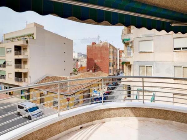Venta de piso en Calle Gumersindo, Torrevieja
photo 1