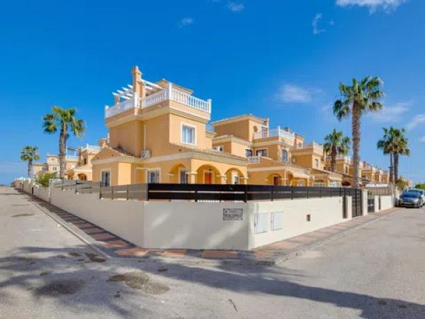 Casa independiente en calle Polonia thumbnail 2