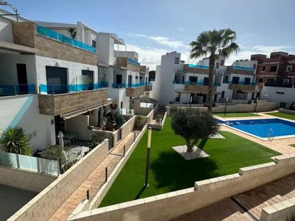 Chalet adosado photo 2