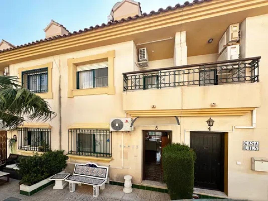 Venta de chalet adosado en  Calle la Fuente , Orihuela photo 4